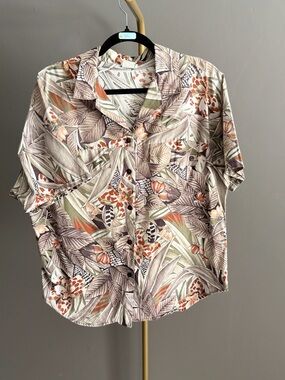 Tropical Floral Button-Down Shirt in Beige & Olive